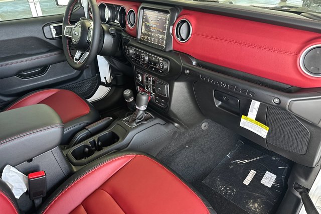 Vehicle image 13 of 24