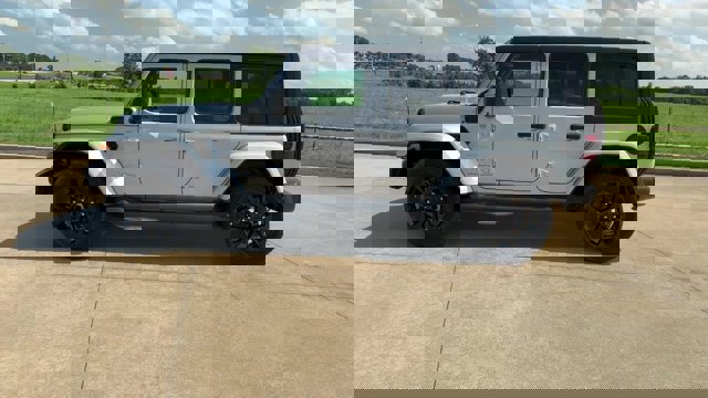 2023 Jeep Wrangler 4xe Sahara Image 9 of 26