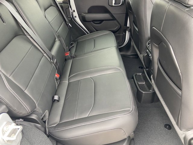 Vehicle image 9 of 19