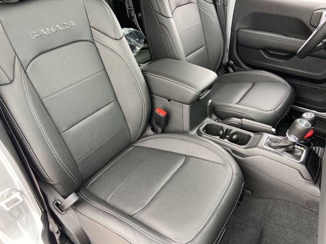 Vehicle image 7 of 19