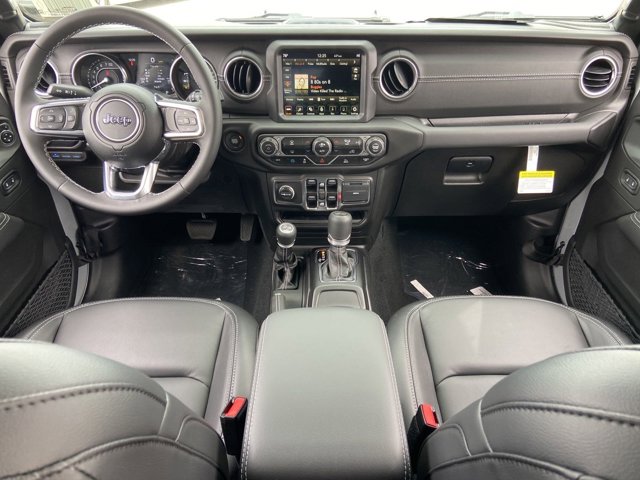 Vehicle image 11 of 19