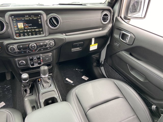 Vehicle image 12 of 19
