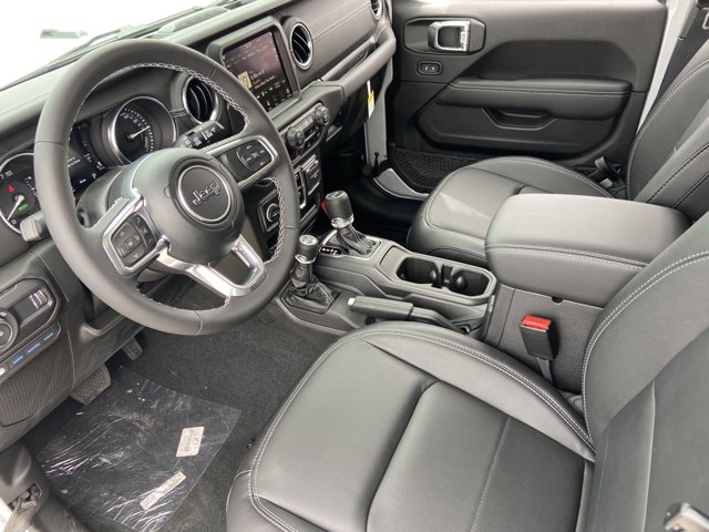 Vehicle image 14 of 19