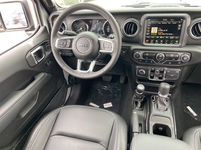Vehicle image 10 of 19