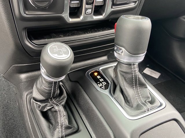Vehicle image 16 of 19