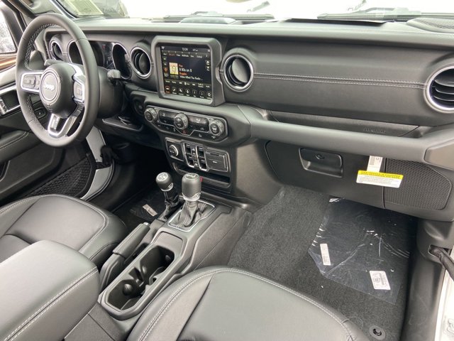 Vehicle image 8 of 19