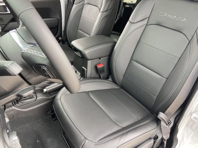 Vehicle image 15 of 19
