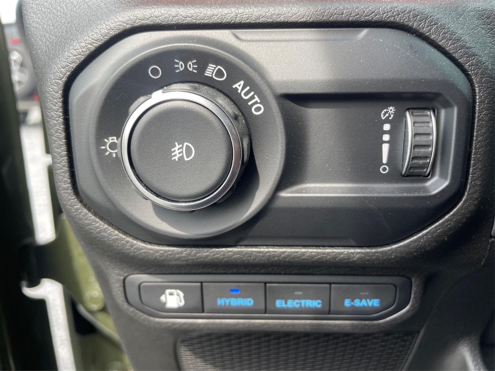Vehicle image 17 of 22