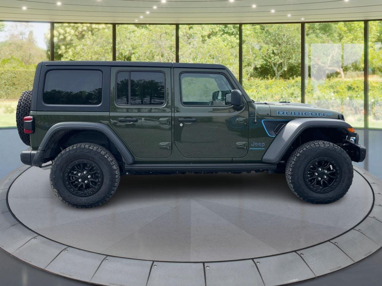 Vehicle image 4 of 22