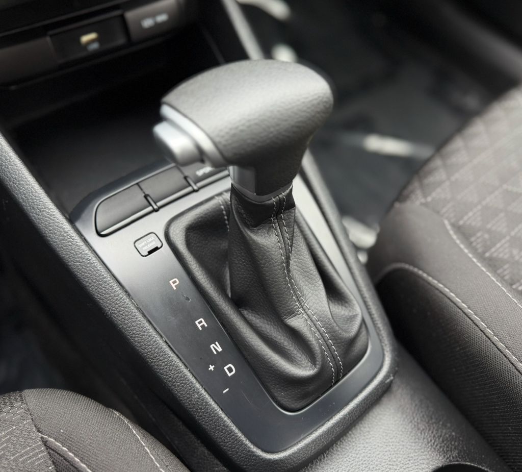Vehicle image 15 of 17