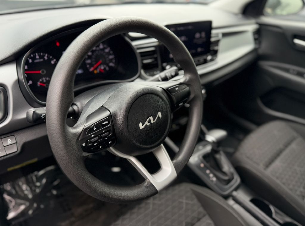Vehicle image 4 of 17