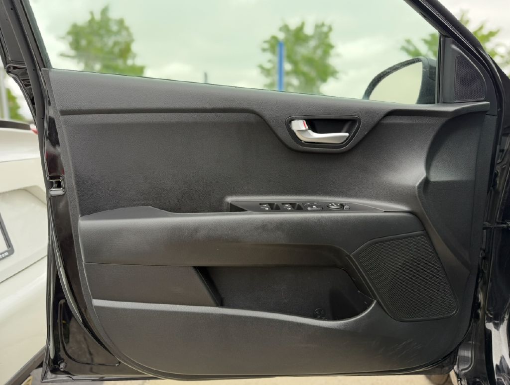 Vehicle image 6 of 17
