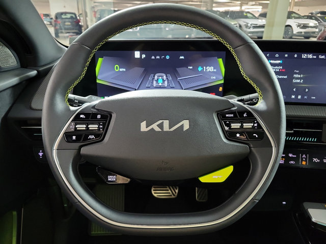 Vehicle image 15 of 24