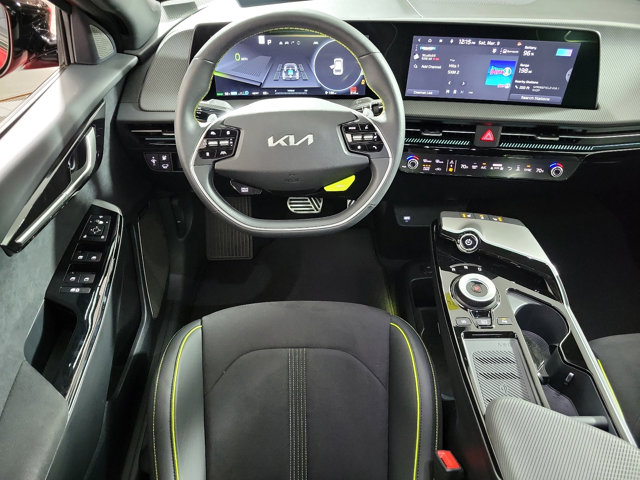 Vehicle image 7 of 24