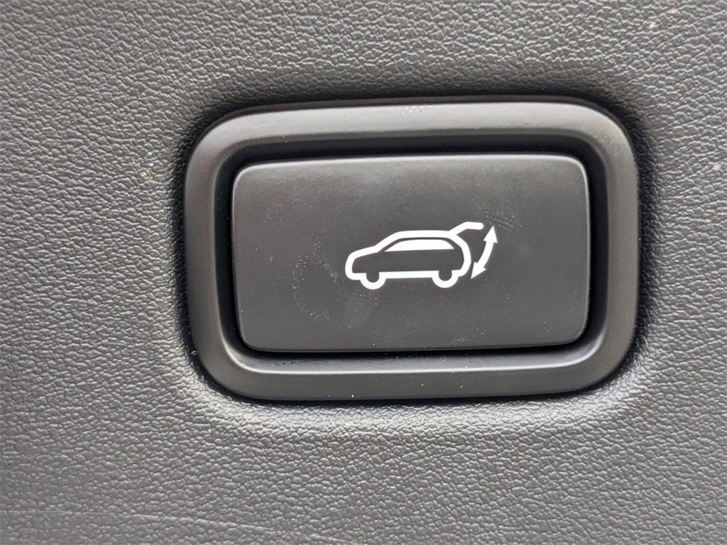 Vehicle image 16 of 36