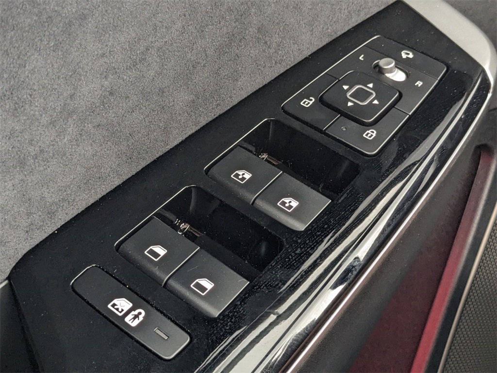 Vehicle image 29 of 36