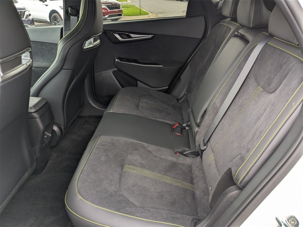 Vehicle image 17 of 36