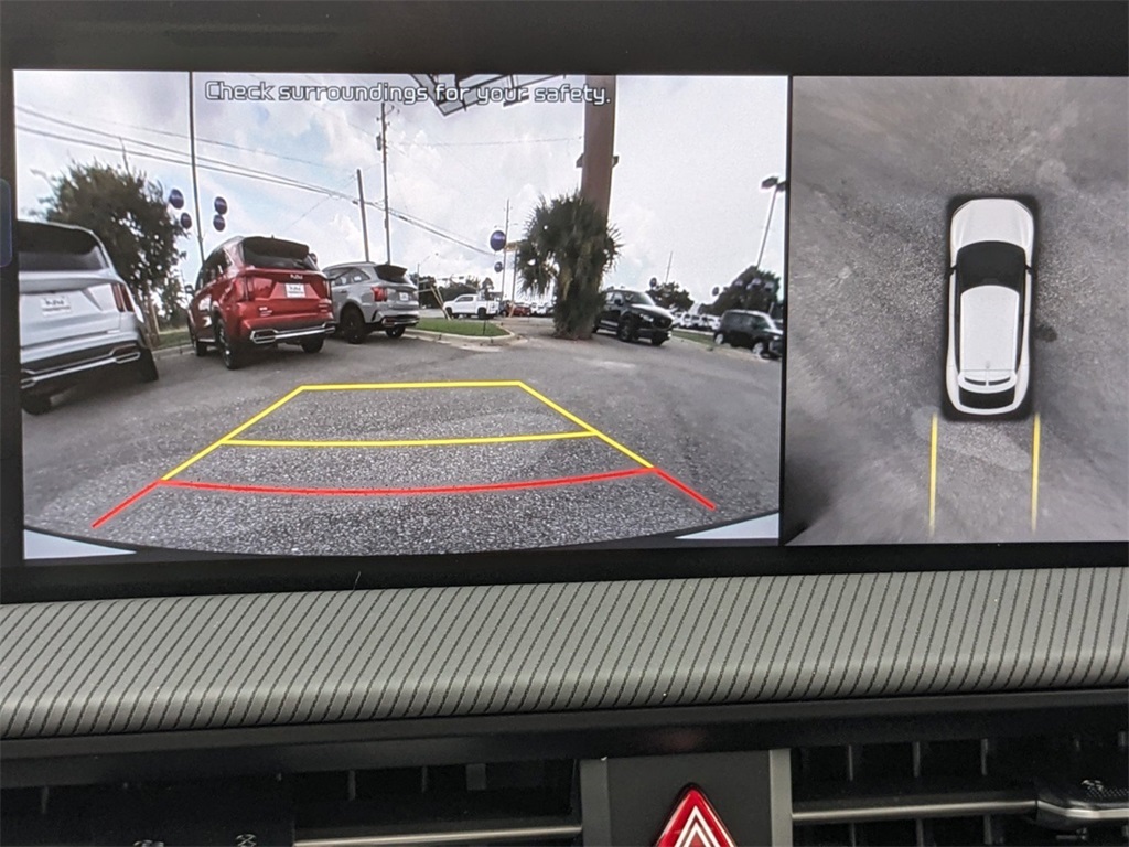 Vehicle image 25 of 36
