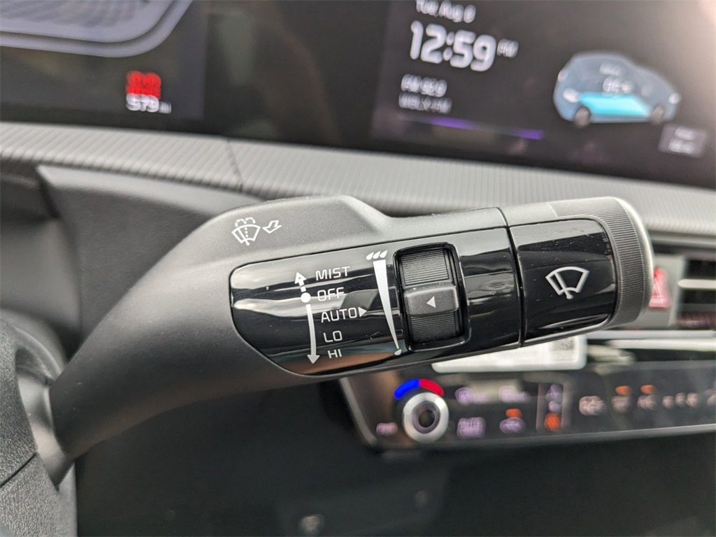 Vehicle image 33 of 36