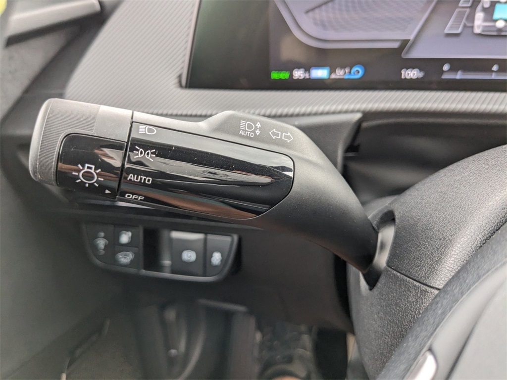 Vehicle image 32 of 36