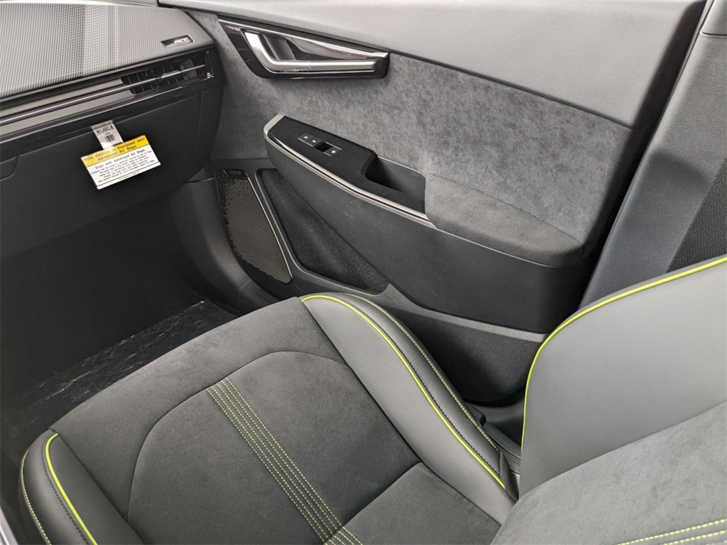 Vehicle image 21 of 36