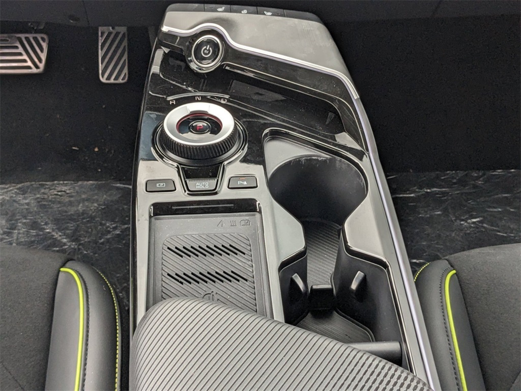 Vehicle image 23 of 36
