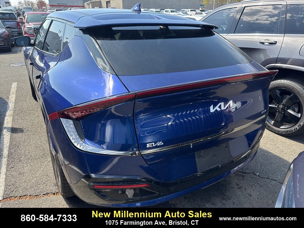 Vehicle image 4 of 11