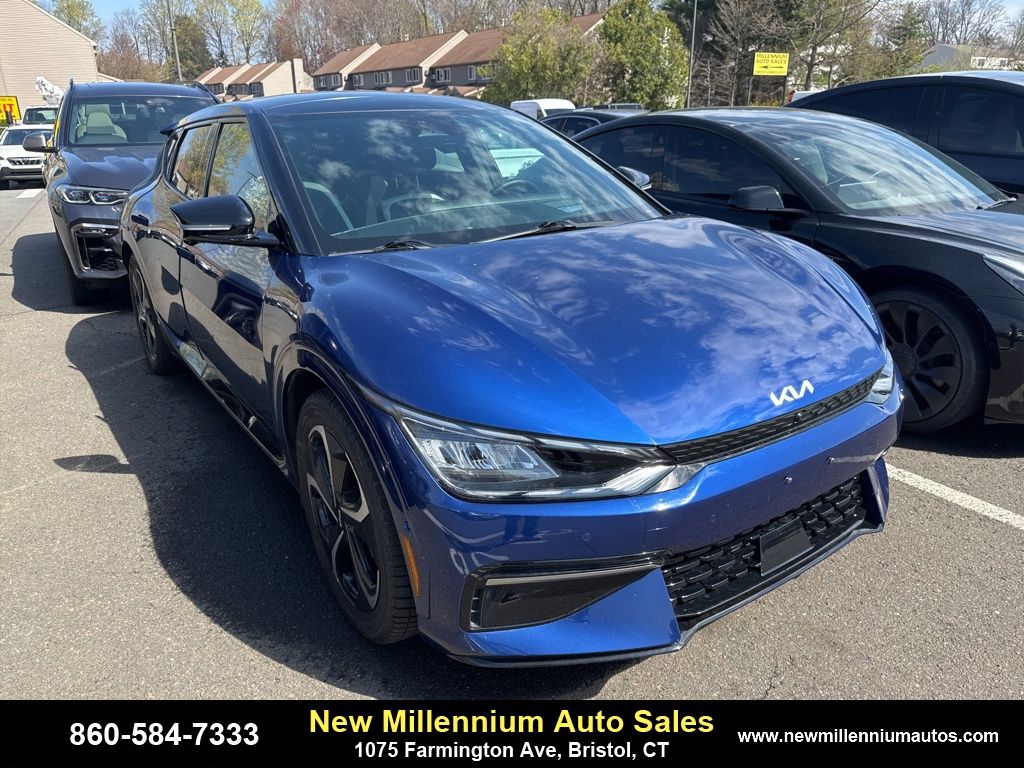 Vehicle image 3 of 11
