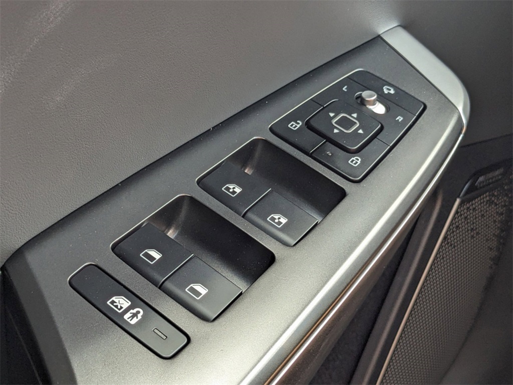 Vehicle image 20 of 27