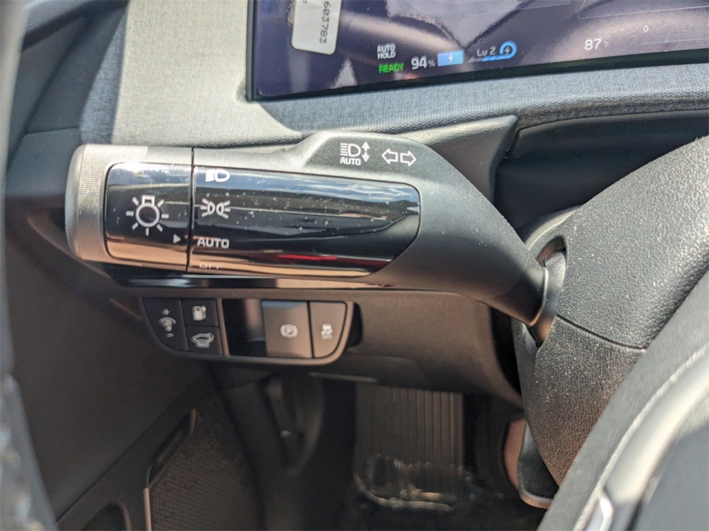 Vehicle image 23 of 27