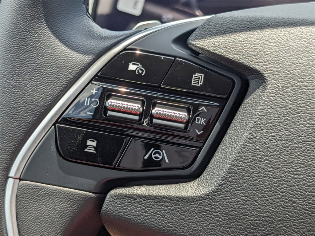 Vehicle image 21 of 27