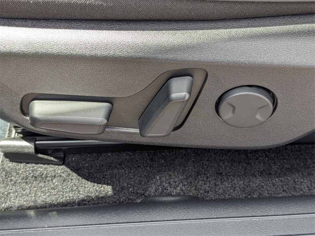 Vehicle image 13 of 27