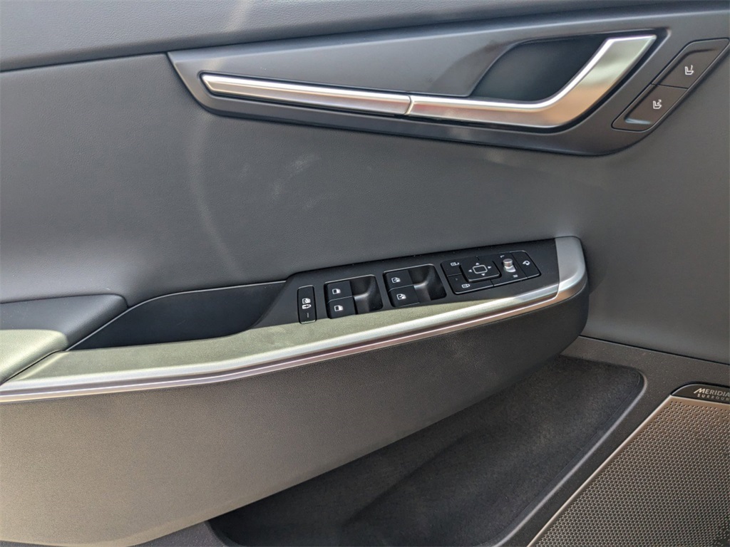 Vehicle image 19 of 27