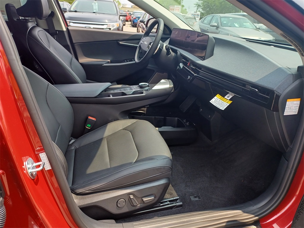 Vehicle image 9 of 29