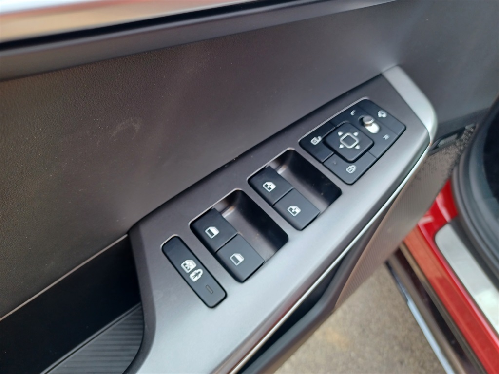 Vehicle image 18 of 29