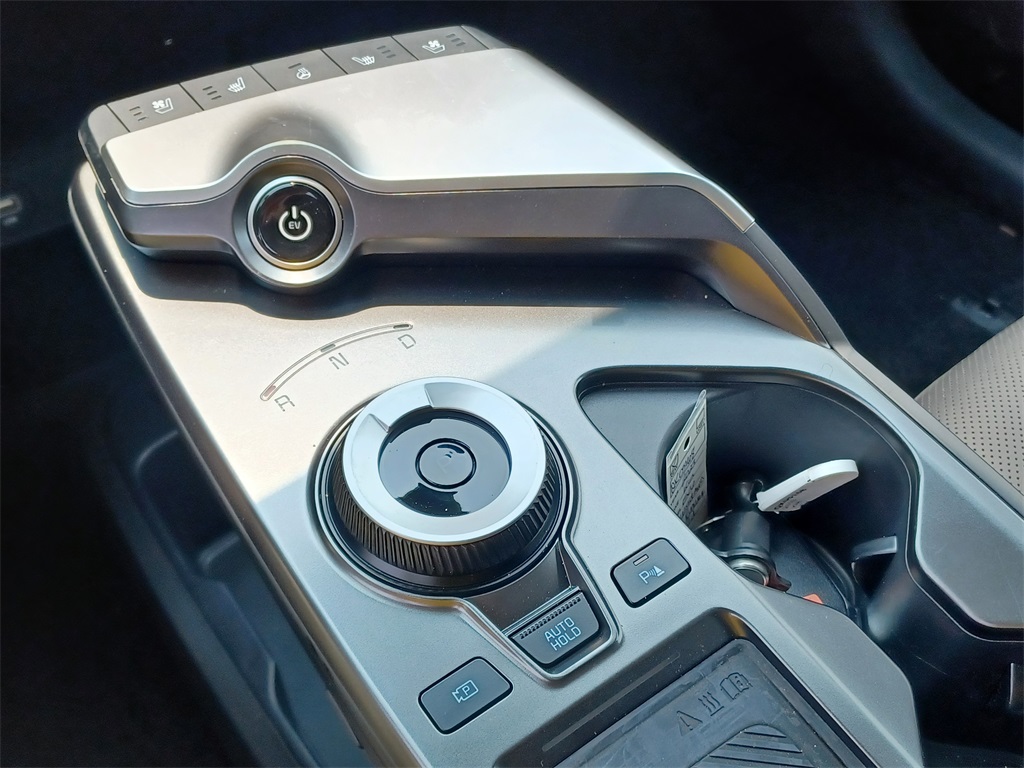 Vehicle image 25 of 29