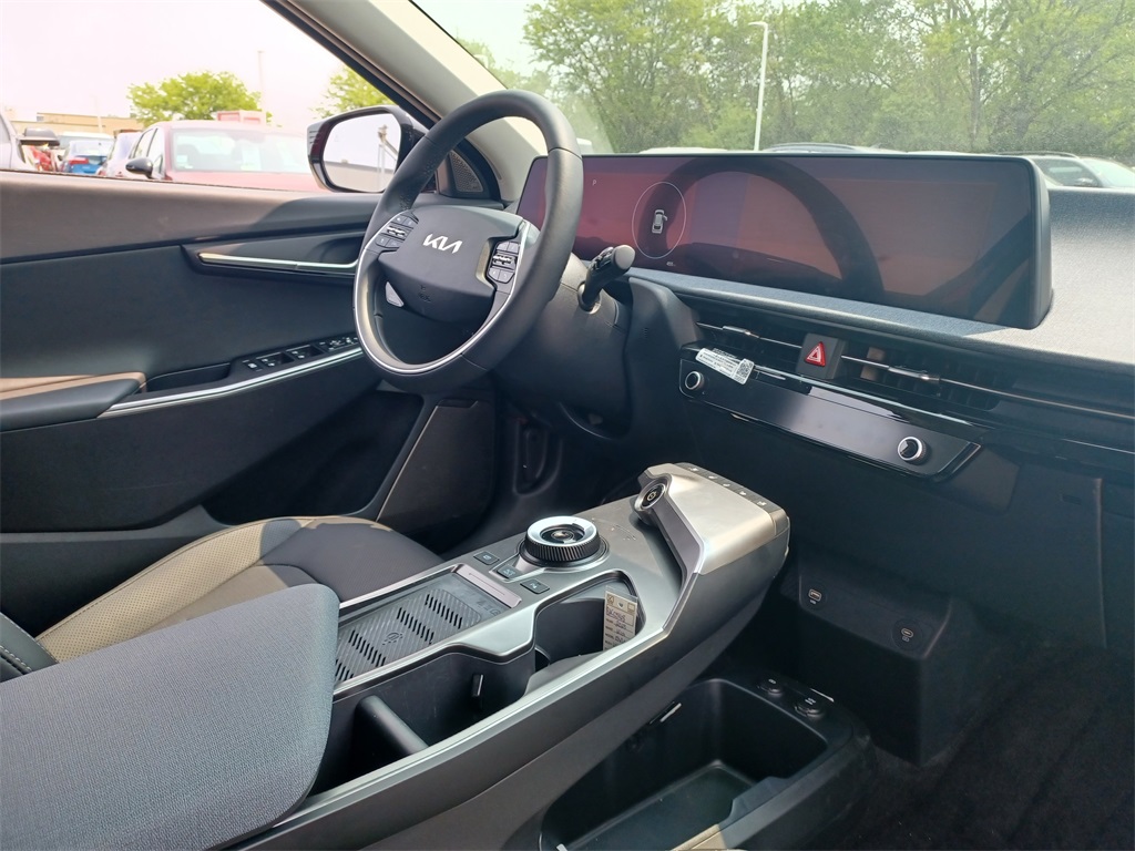 Vehicle image 10 of 29