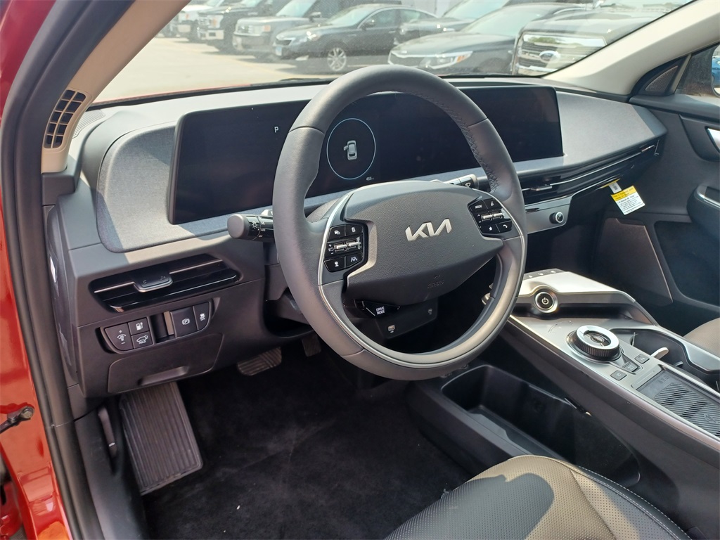 Vehicle image 21 of 29