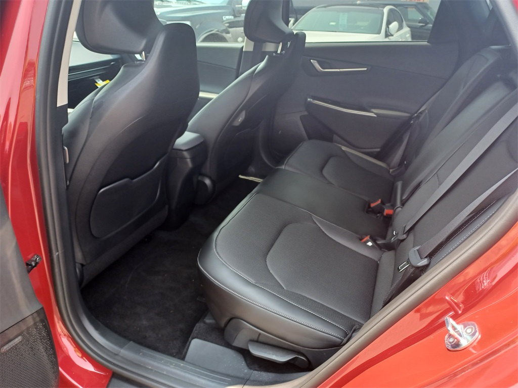 Vehicle image 16 of 29