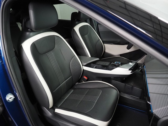 Vehicle image 18 of 75