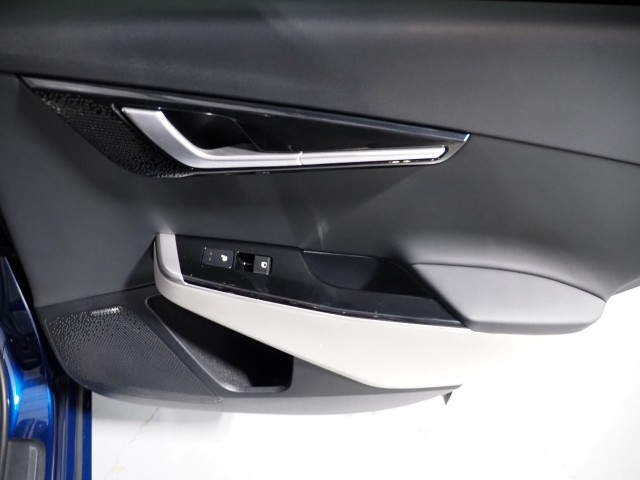 Vehicle image 70 of 75