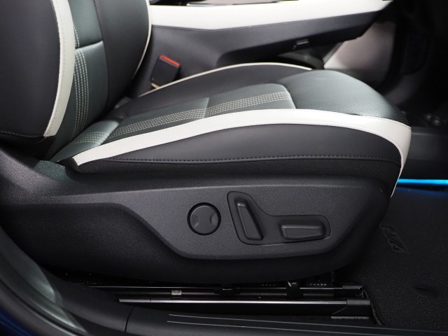 Vehicle image 72 of 75