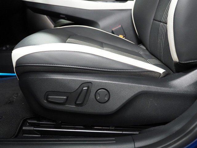 Vehicle image 71 of 75