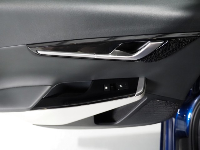 Vehicle image 66 of 75