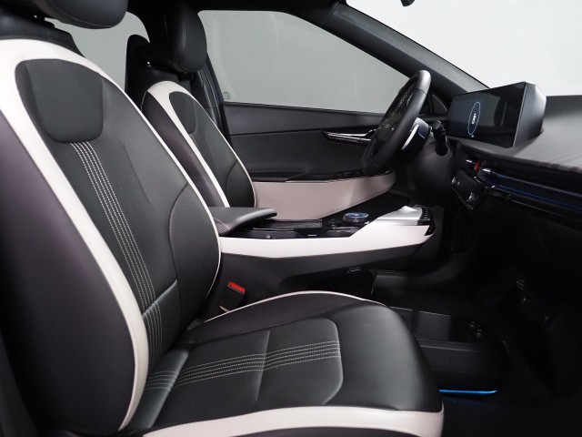 Vehicle image 23 of 75