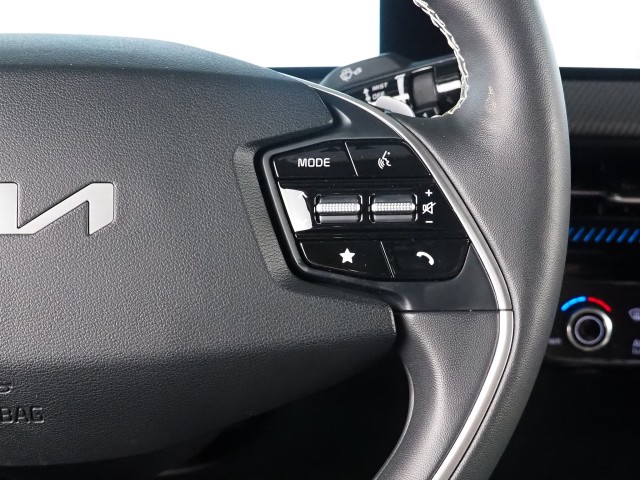Vehicle image 32 of 75