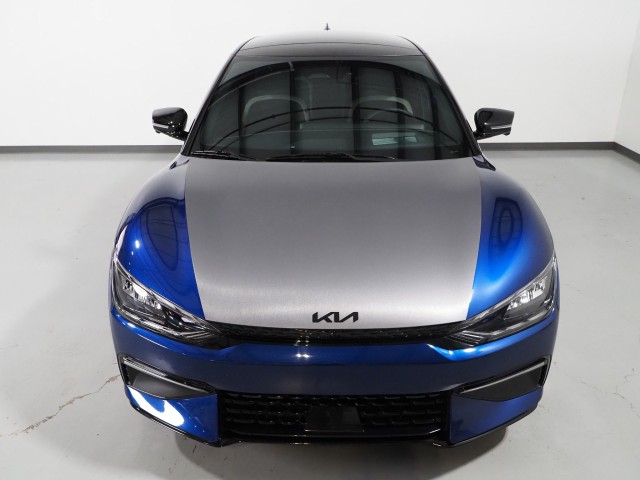 Vehicle image 4 of 75