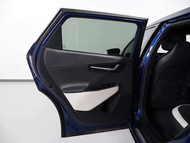 Vehicle image 65 of 75