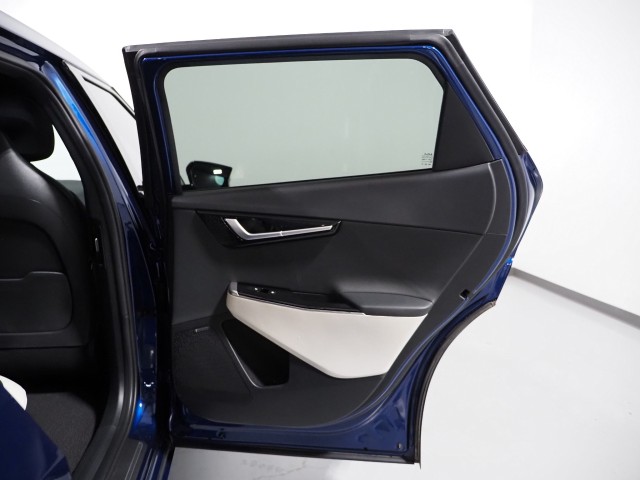 Vehicle image 69 of 75
