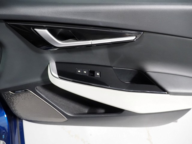 Vehicle image 68 of 75